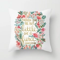 Federa quadrata con ghirlanda floreale e citazione di Shakespeare in microfibra - 45x45 / Citazione Corona di Fiori (DRD21-19)