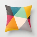 Noordse vierkante kussensloop met een kleurrijk modern abstract veelhoekig ontwerp - Kleurrijke Splijtpolygoonstijl (YMDDRD40-7) / 45x45 cm