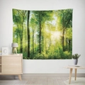 Détail d'une grande tapisserie de forêt avec rayons de soleil sur mur de salon - 95*73 / Aube de la Jungle (WTG-21)