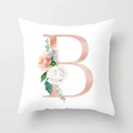 Moderner Kissenbezug mit roségoldenem Buchstaben B und weißem Pfingstrosen-Design - 45x45 cm / Buchstabe B