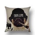 Kissenbezug aus Leinen mit Mops-Motiv, Thug Life Mütze und goldener Halskette Muster - 45x45 cm / Hip Hop Mops (YMD38-12)