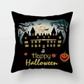 Funda de cojín Halloween negra con calabaza, castillo y texto Happy Halloween - 45x45 cm / DRD69-1