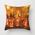 Funda de cojín cuadrada de Halloween con calabazas iluminadas y escena nocturna - 45x45 cm / DRD69-7