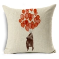 Détail de la housse de coussin en lin avec ours à l'aquarelle et ballons rouges - Ours avec ballons rouges (YMD67-3)