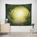 Tenture murale forêt avec sentier, arbres denses et paysage naturel verdoyant - 95*73 / Tunnel de Forêt Verte (WTG-20)