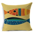 Dettaglio della fodera per cuscino in lino con trama naturale e stampa di pesci colorati - Pesce Artistico Giallo Zenzero (YMD119-3)