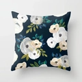 Housse de coussin florale bleu marine avec motifs de fleurs peints à la main - 45x45 cm / Bleu Marine avec Fleurs Blanches et Vertes (DRD103-20)