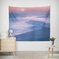 Tapisserie de paysage avec montagnes roses et bleues et nuages pour décoration - 95*73 / Lune sur Mer de Nuages (WTG-30)