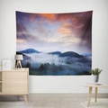 Tapisserie murale paysage de forêt et montagne avec brume matinale et décor coloré - 95*73 / Montagnes Brumeuses au Crépuscule (WTG-31)