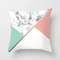 Dettaglio della fodera per cuscino geometrica con trama marmo e linee dorate - Patchwork Linea Oro Marmo Rosa Verde Bianco (DRD164-22) / 45*45cm (Senza Inserto)