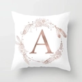 Federa bianca in pelle di pesca con lettera A in oro rosa e ghirlanda floreale - Stile Lettera A (DRD115-A) / 45x45 cm