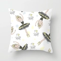 Gros plan du motif de danseuse de ballet sur une housse de coussin carrée blanche et cœurs - Danseuse Noir & Jaune (DRD184-8) / 45x45cm