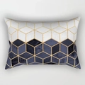 Detail von blau-weißem 3D-Geometrie-Kissenbezug mit Goldlinien und weichem Stoff - Drd220-18 / 30x50