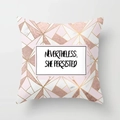Fodera per cuscino rosa marmo con scritta dorata 'Nevertheless She Persisted' - 45x45 / Giunzione Geometrica in Marmo con Slogan (DRD120-5) / 0.0