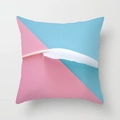 Noordse kussensloop in roze en blauw met witte veerprint en diagonaal splitsontwerp - Roze Blauw Geometrische Stiksels Witte Veer Stijl (DRD212-2) / 45x45 cm
