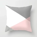 Dettaglio di motivo geometrico a triangoli rosa e grigi su fodera per cuscino quadrata - Geometrico Macaron Rosa Grigio (DRD347-3) / 45x45cm