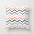 Dettaglio del motivo chevron rosa e blu su una fodera per cuscino decorativo quadrata - Quadrato (Senza Anima) / Stile Onda Chevron (DRD343-4)