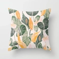 Détail macro du motif de feuilles d'anthurium tropical sur la housse de coussin rose - Verdure Florale Tropicale (DRD347-16) / 45x45cm