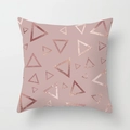 Dettaglio federa in pelle di pesca rosa con motivi geometrici a triangolo oro rosa - Triangolo Geometrico Rosa (DRD389-1)