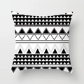 Federa per cuscino quadrata con motivi geometrici a triangoli bianchi e neri - Triangoli Geometrici (DRD334-10) / 45x45 cm