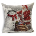 Detailansicht der Leinentextur und des festlichen Kissenbezugs mit Weihnachtsmann-Motiv - Weihnachtsmann Und Schneemann Mit Geschenk (YMD07-2)