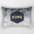 Moderner Kissenbezug mit 3D-Geometrie-Muster in Blau und goldenem KING-Schriftzug - Drd220-29 / 30x50