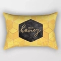 Gelber geometrischer Kissenbezug mit Wabenmuster, Goldlinien und HELLO honey Schriftzug - Drd220-35 / 30x50