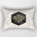Geometrischer Kissenbezug mit goldenem Wabenmuster und inspirierendem Spruch für das Büro - SHE BELIEVED Schwarz Weiß Gold Waben Stil (DRD220-38)