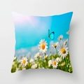 Federa quadrata con farfalla blu e margherite bianche su sfondo cielo luminoso - 45x45cm / Cielo Blu Farfalla Margherita (DRD346-21)