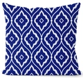 Detail eines dunkelblauen geometrischen Ikat-Musters auf einem hochwertigen Kissenbezug - 45x45 cm / Navy Marokkanisches Ikat (ZH01-7)