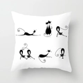 Federa quadrata bianca con sei stampe artistiche di gatti neri minimalisti - Sei Diverse Forme di Illustrazione di Gatti Neri (DRD70-4) / 45x45 cm