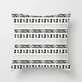 Housse de coussin carrée avec motifs géométriques noirs sur fond blanc épuré - DRD14-11