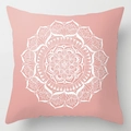 Quadratischer rosa Kissenbezug mit weißem Mandala-Muster für das heimische Sofa - Mandalamuster (DRD111-2)