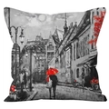 Funda de cojín cuadrada con escena callejera romántica en blanco y negro y sombrilla roja - Pareja Calle Lluviosa (YMD43-1)