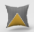 Detalle de funda de cojín moderna con rayas negras y diseño geométrico de triángulo - Rayas Verticales En Blanco Y Negro Con Triángulo Amarillo (DRD146-4) / 45x45cm(Solo funda)