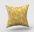 Detalle de funda de cojín nórdica amarillo jengibre con patrones geométricos blancos - 45x45cm(Solo funda)