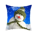 Kerst kussensloop met sneeuwman en groene muts op een donkerblauwe achtergrond met sneeuwvlokken - Sneeuwpop in Groene Muts en Sjaal Sneeuwend (DRD194-27) / 45x45CM (Zonder Kern)