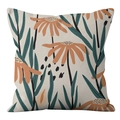 Detailansicht quadratischer Kissenbezug mit Retro-Blumenmuster in Orange und Dunkelgrün - 45x45 cm / Modernes Retro Botanisches Blumenmuster (CRD39-3)