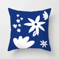 Housse de coussin carrée bleu marine avec motifs floraux blancs et design nordique - Feuilles Florales Bleu Foncé et Blanc (CRD36-14)