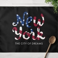 Mantel individual New York City of Dreams con diseño de bandera en mesa de madera blanca - 30x45cm (Algodón y Lino) / Estilo Nueva York Ciudad de los Sueños (CD10-23)