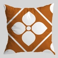 Funda de cojín cuadrada con patrón floral geométrico en naranja quemado y blanco - Floral Simétrico Geométrico (DRD403-3) / 45x45cm