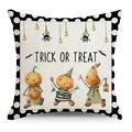 Halloween kussensloop met pompoenfiguren en Trick or Treat tekst op witte basis - Standaard Maat Zonder Kern / Trick or Treat Stijl (YMD145-1)