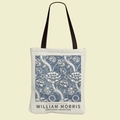 Λεπτομέρεια του William Morris floral μοτίβου σε λευκή πάνινη τσάντα με μαύρα λουράκια - Μπλε και Λευκό Βοτανικό Ανθικό Μοτίβο (FBD002-20)