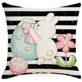 Oster-Kissenbezug mit schwarz-weißen Streifen und süßem Hasen-Eier-Leinendruck - Hase mit blauem Ei (YMD279-2)