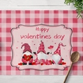 Set de table rose à carreaux pour la Saint-Valentin avec gnomes et texte festif - Coton et lin / Style Carreaux Rose Blanc Gnome HappyValentines (CD15-22)