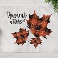 Sottopiatto rettangolare con foglie d'acero a quadri rossi e testo thankful time - Tempo di Ringraziare Acero (CD11-20)
