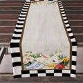 Runner da tavola pasquale con coniglio bianco, trama legno e bordi a righe bianche e nere - 33*183cm / Venatura del Legno Coniglio Bianco e Pulcino (ZQ09-4)