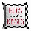 Vierkante kussensloop van perzikhuid met zwart schaakbordpatroon en HUGS and KISSES-opdruk - HUGS and KISSES Schaakbord (DRD299-26)