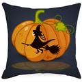 Halloween Kissenbezug mit Kürbis und Hexen-Silhouette auf dunkelblauem Leinen-Hintergrund - 45x45 / Kürbis Hexe Stil
