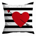 Gestreepte kussensloop met rode hart- en pijlprint voor Valentijnsdag decor - Gestreepte Achtergrond Cupido's Pijl (DRD299-33)